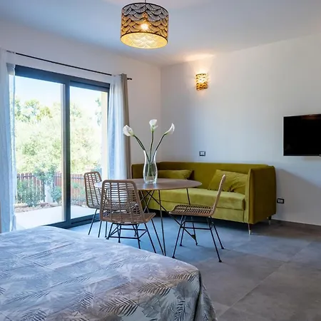 Prima Luna ゲストハウス 3*