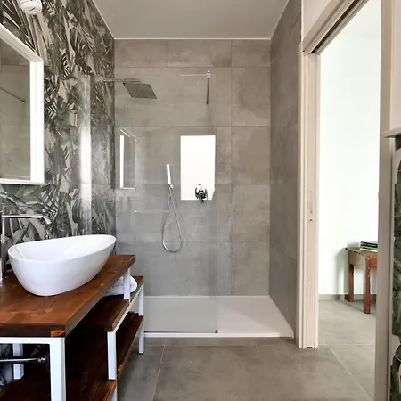 Prima Luna בית הארחה